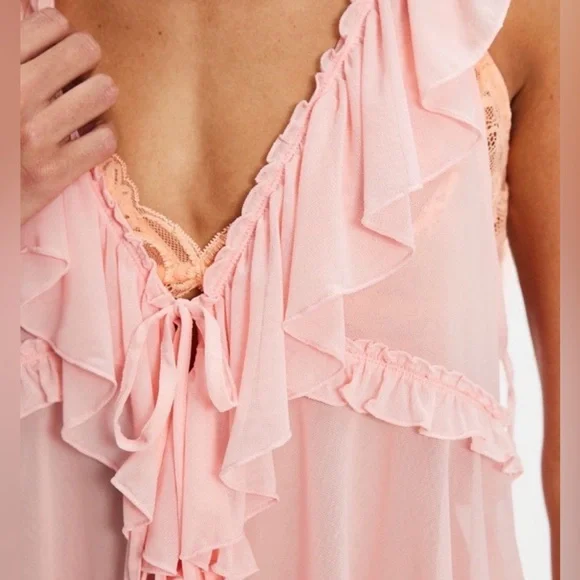 NWT FREE PEOPLE FEARLESS RUFFLE TOP ROSE BLUSH - Picture 3 of 4